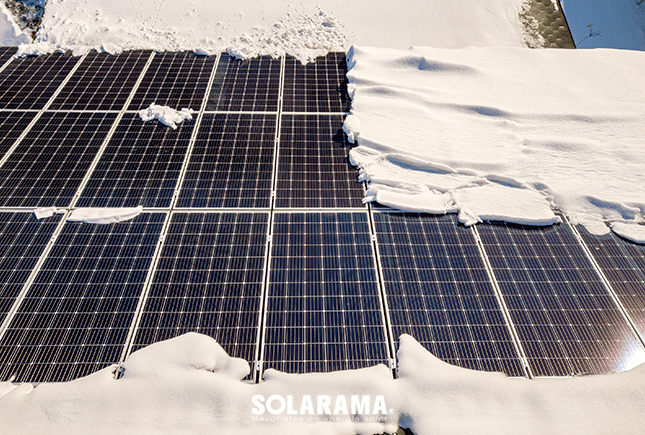 Paneles solares en invierno